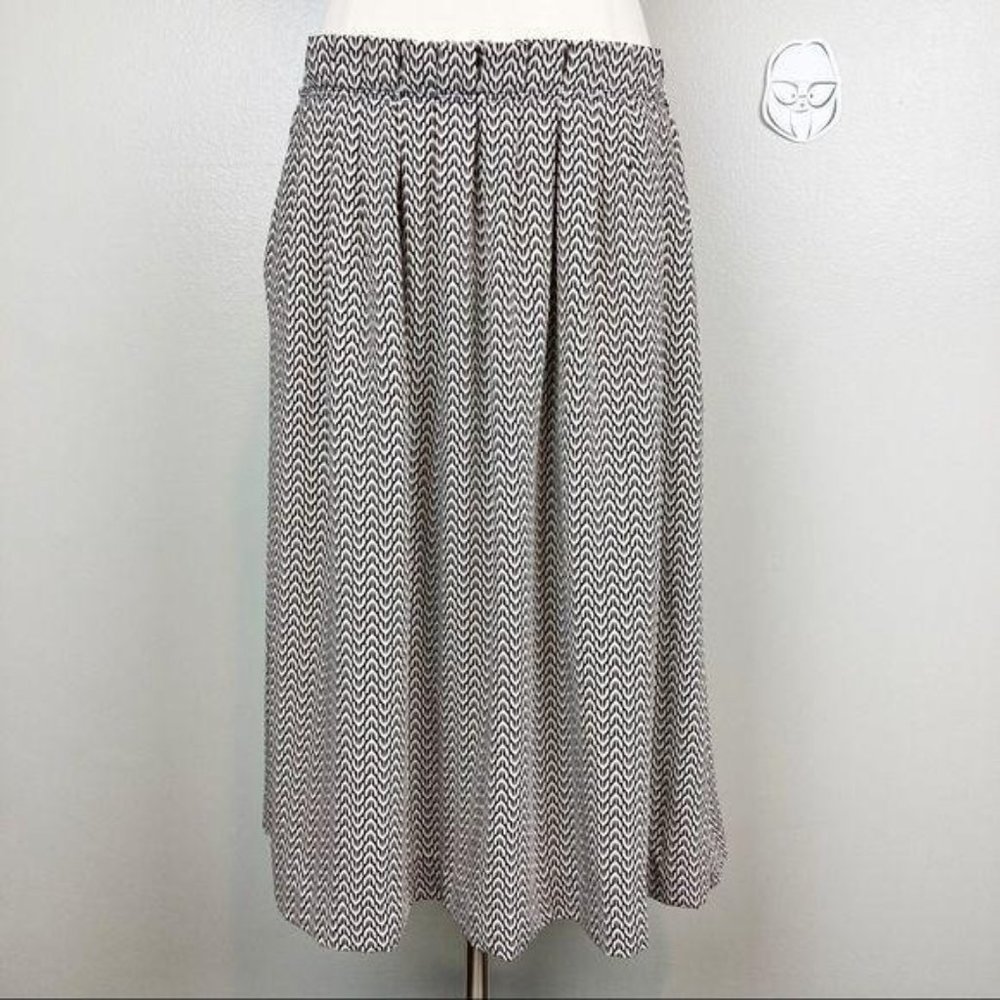 H&M • Flowy Pleated Waistband Midi Skirt